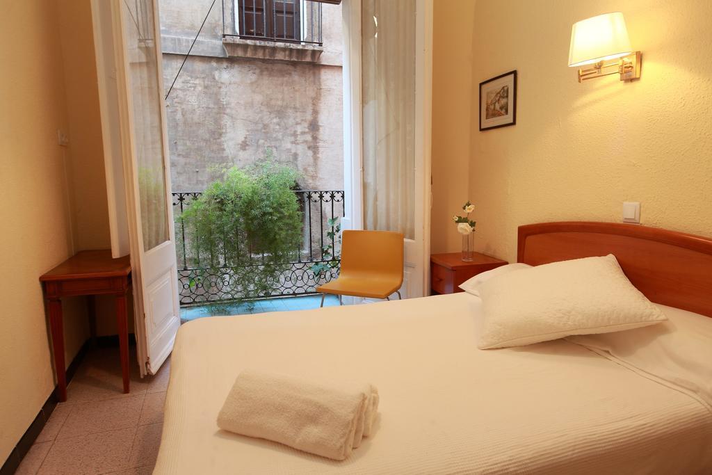 Pension La Calma Barcelona Exteriör bild